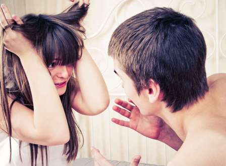 هذه التصرفات من شريكك تؤكّد أنّ العلاقة مسيئة عاطفيا.. انفصلي عنه فوراً!