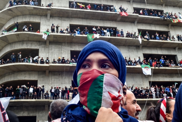 وسط العاصمة يُفتح لمئات الآلاف: الجيش أمام تحدّي توسّع الحراك في الجزائر