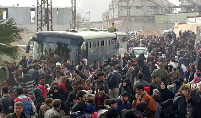 خروج 6 آلاف مدني اليوم من الغوطة وتواصل نقل المسلحين من حرستا