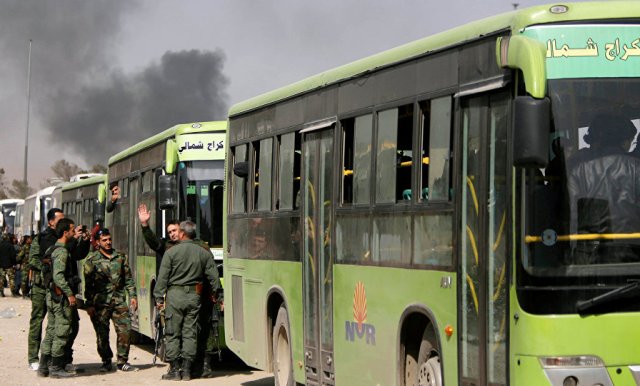 33 حافلة تقل 2301 من المسلحين وعائلاتهم نحو الخروج من الغوطة