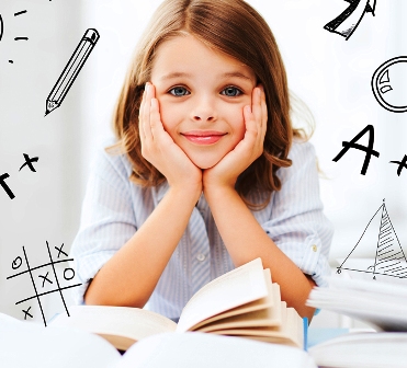 هل الواجبات المدرسية مفيدة لابنكِ أم ضارة.. إليكِ الإجابة!