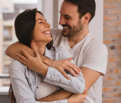 7 نصائح للتواصل الجسدي مع زوجك بعد الخصام