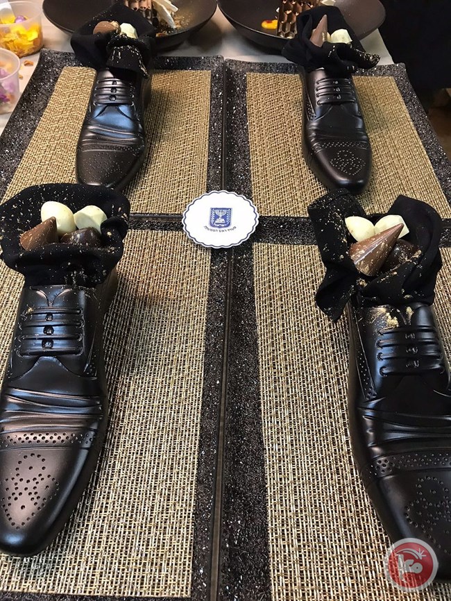 نتنياهو يقدم وليمة لرئيس وزراء اليابان بالأحذية