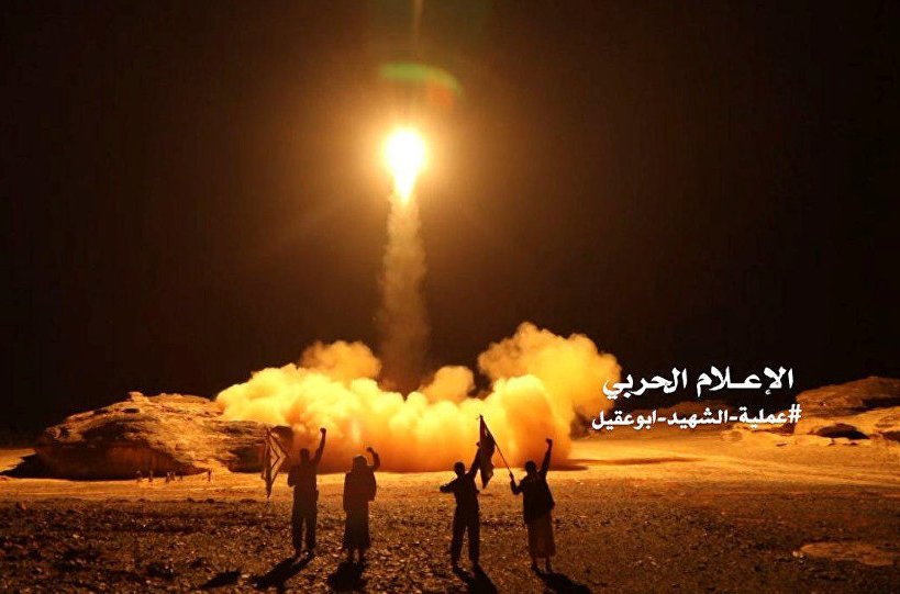 "أنصار الله" يقصفون مطار جيزان جنوب السعودية بصاروخ باليستي