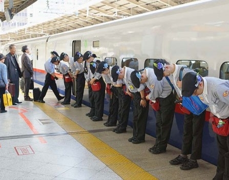 شركة يابانية تعتذر للركاب لتحرك القطار قبل موعده بـ25 ثانية