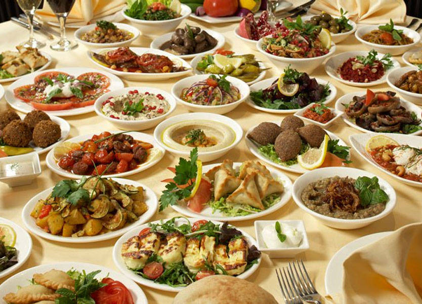 لبنان يستعد لدخول "غينيس"... أكبر طاولة إفطار بالعالم!