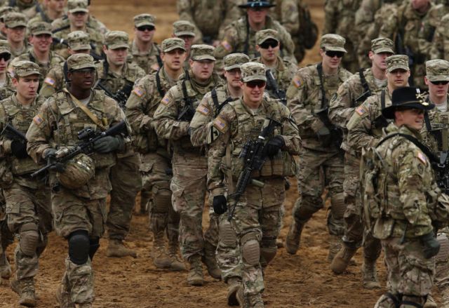 آلاف الجنود الأمريكيين يتوجهون إلى أفغانستان