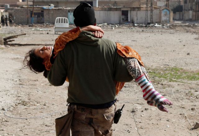 "داعش" يلجأ إلى جحور الجرذان ويدفن الأطفال أحياء في وكره الأخير
