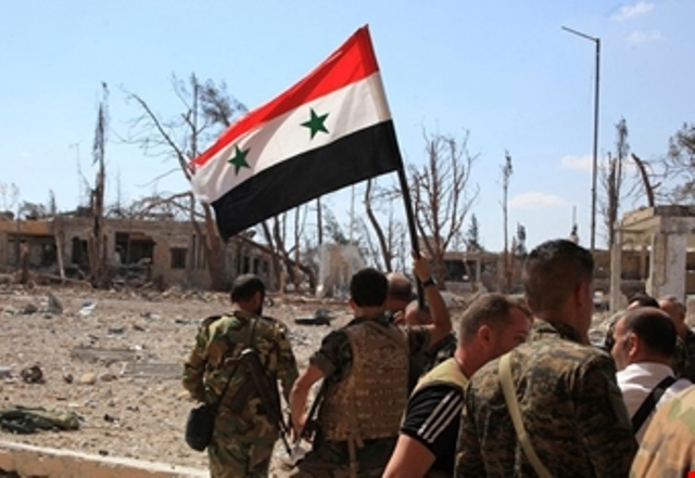 قوات الجيشين العراقي والسوري تلتقيان عند الحدود بين التنف والبوكمال