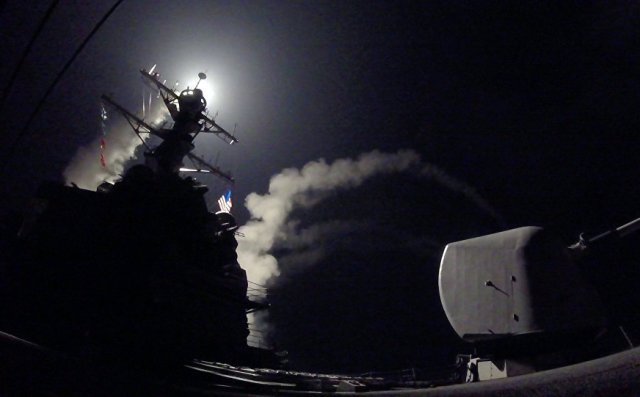 السفن الأمريكية تأخذ وضع الاستعداد لضرب سورية