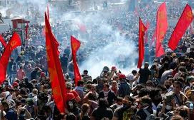 مئات الألوف في اسطنبول احتجاجا على حملة الاعتقالات
