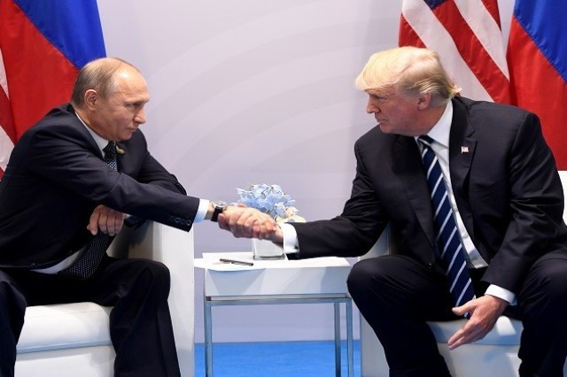 الإعلام الأمريكي يتحدث عن "لقاء سري" بين بوتين وترامب والأخير يوضح