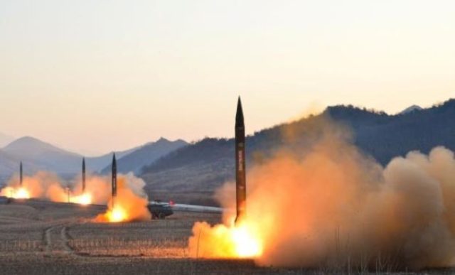 ثلاثة صواريخ باليستيّة: يمنيّة وإيرانيّة وكوريا شماليّة تُثير قلق أميركا وحُلفائها وتُمهّد لكَسْر هَيمَنتْها على العالم..