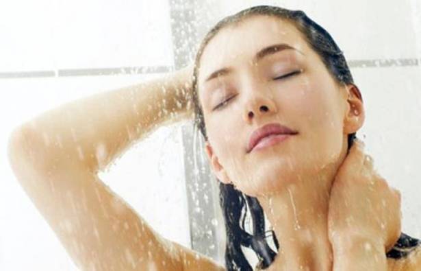 الاستحمام خلال الدورة الشهرية صح أم خطأ؟ إليك الحقيقة!