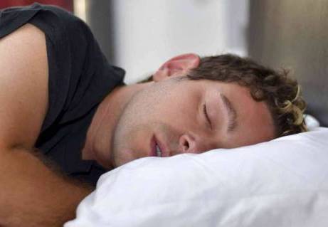 ما هي أفضل وأسوأ وضعيات النوم؟