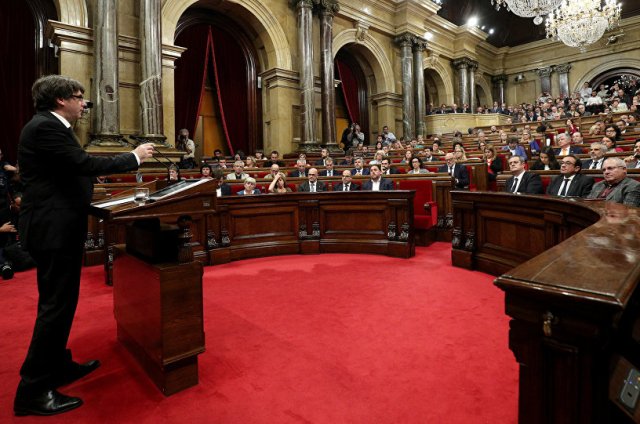 رئيس إقليم كتالونيا: بناء على رغبة الشعب أعلن استقلال كتالونيا عن إسبانيا