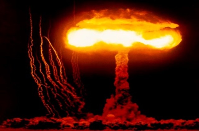 العالم تحت رحمة 15 ألف سلاح نووي