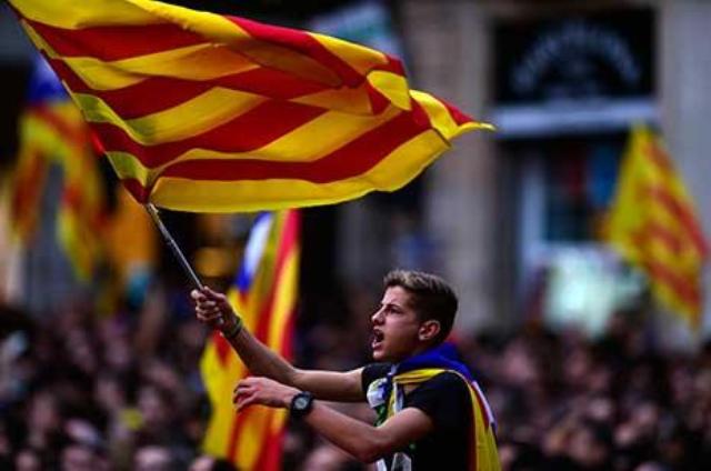 مدريد في مواجهة مجهولة الأفق: كاتالونيا تستقل... إلى حين؟