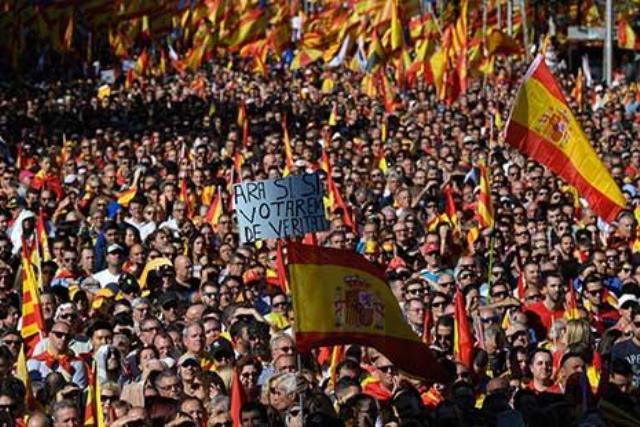 «ظلّ الحرب يحوم فوق الرؤوس»: برشلونة تبدأ انتفاضة ضد الانفصال؟