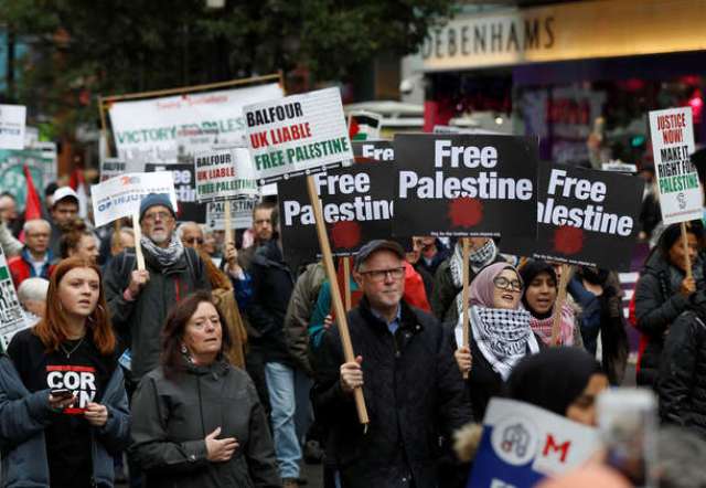 آلاف الأشخاص يتظاهرون ضد وعد بلفور ودعما لفلسطين وسط لندن