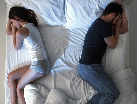نوم الزوجين بشكل منفرد هل يقودهما إلى الانفصال العاطفي؟