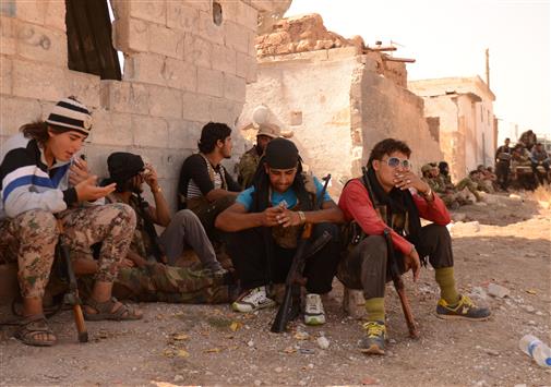 خيارات الشباب السوري في ظل الحرب: قتال أو موت بطيء