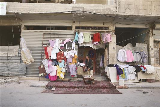 صناعة الألبسة في سورية: تقلّصت وهاجرت.. وقاومت