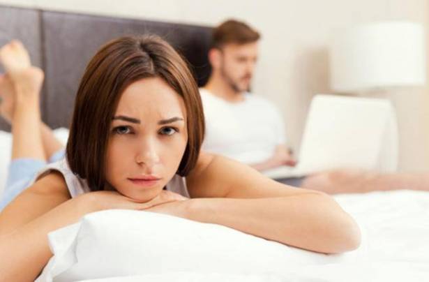 هل زوجك يكذب؟ 8 علامات قد تساعدكِ على معرفة الإجابة