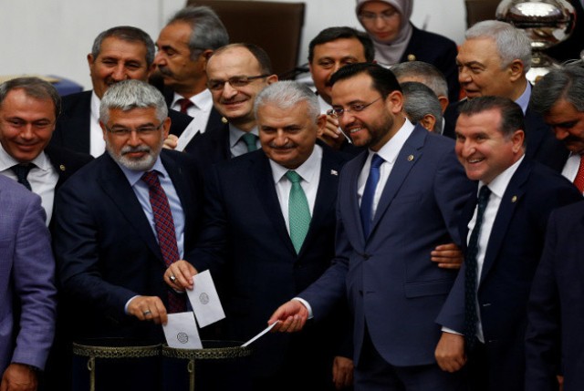 يلدريم رئيسا رسميا لحزب "العدالة والتنمية" الحاكم في تركيا