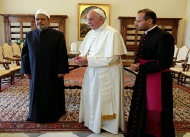 بابا الفاتيكان وشيخ الأزهر يتفقان على عقد مؤتمر دولي للسلام
