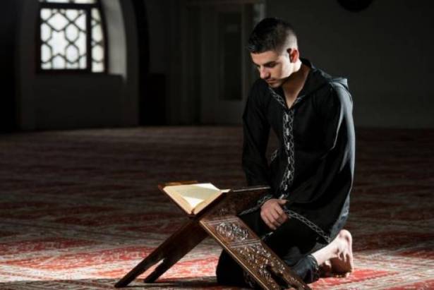 أسئلة دينية تشغل بال الرجل في رمضان ويخجل من طرحها