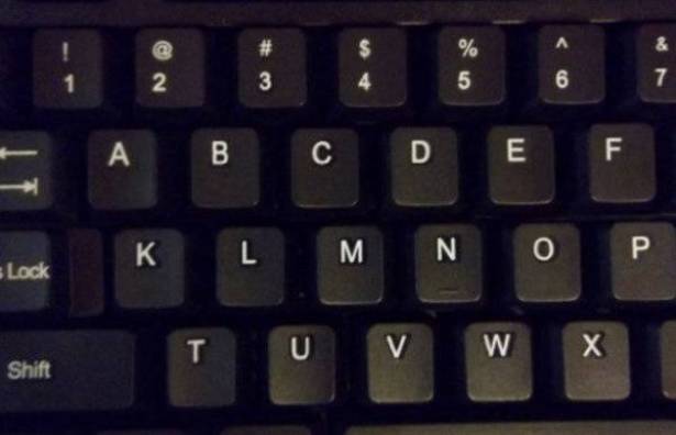 لهذا السبب أحرف لوحة المفاتيح غير مرتبة أبجديًا