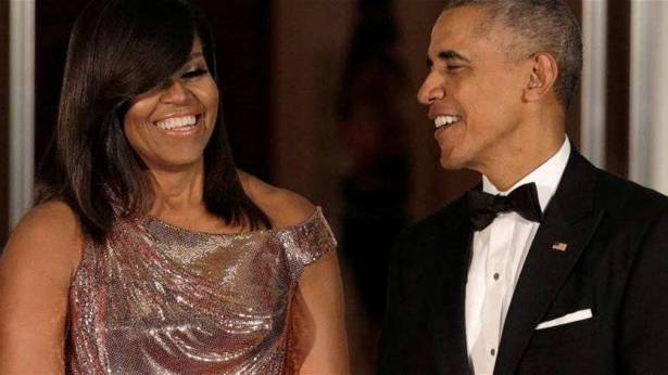 بالصور: ميشيل أوباما مثيرة في حفل العشاء الأخير داخل البيت الأبيض