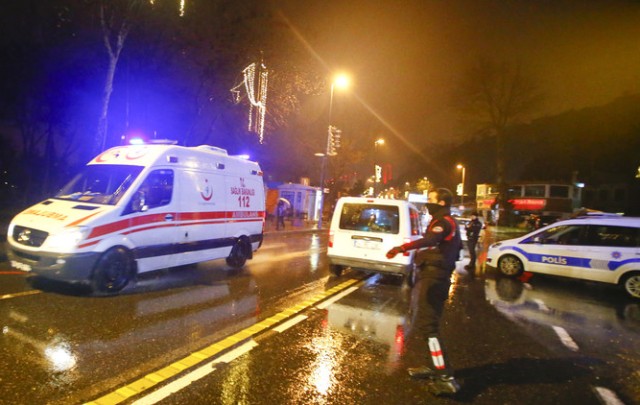 مقتل 40 شخصا في هجوم مسلح على ملهى ليلي في اسطنبول