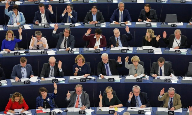 البرلمان الأوروبي يطلب تعليق مفاوضات انضمام تركيا إلى الاتحاد الأوروبي