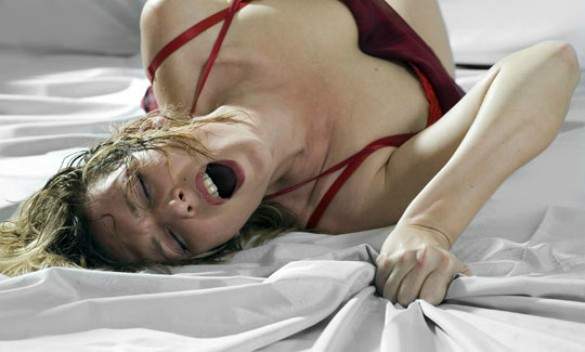 صراخ المرأة خلال الجنس : إستمتاع أو إثارة أم ألم ؟