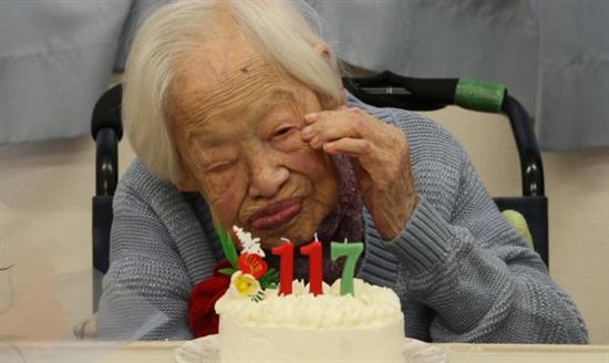 "عميدة سنّ البشريّة" تحتفل بعيد ميلادها