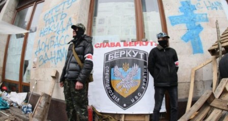 دعوات من شرق أوكرانيا لتدخل روسيا.. وموسكو: كييف لا تنزع أسلحة المتشددين