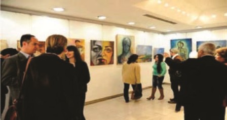 "فنانات من سورية" معرض تشكيلي ينبض بالحياة والأمل