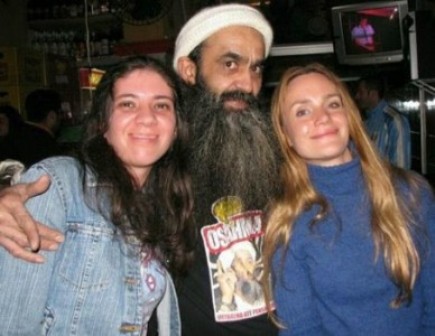 افتتاح حانة برازيلية تحمل اسم بن لادن ويديرها شبيهه