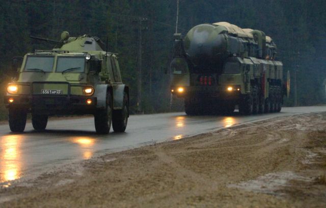 روسيا تتخذ إجراءات احتياطية عسكرية بعد تعليق العمل بمعاهدة الصواريخ