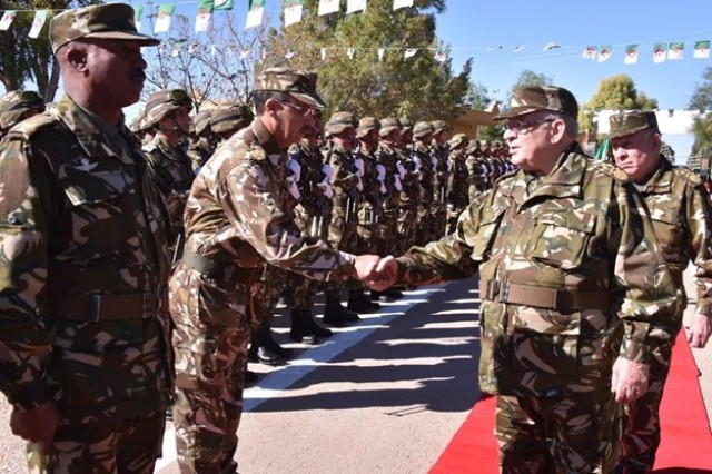 رئيس أركان الجيش الجزائري يتهم أطرافاً بالرغبة في إعادة البلاد إلى زمن الحرب الأهلية
