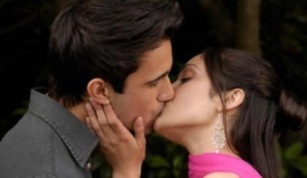 ما بين الحب والجنس.... قبلة!