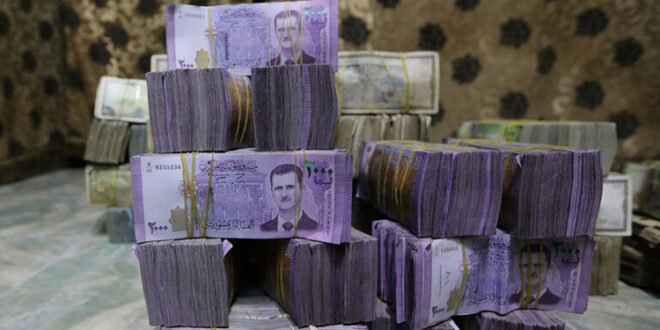 باحث اقتصادي: الأسرة السورية تحتاج لـ800 ألف ليرة شهريا للطعام والمنظفات
