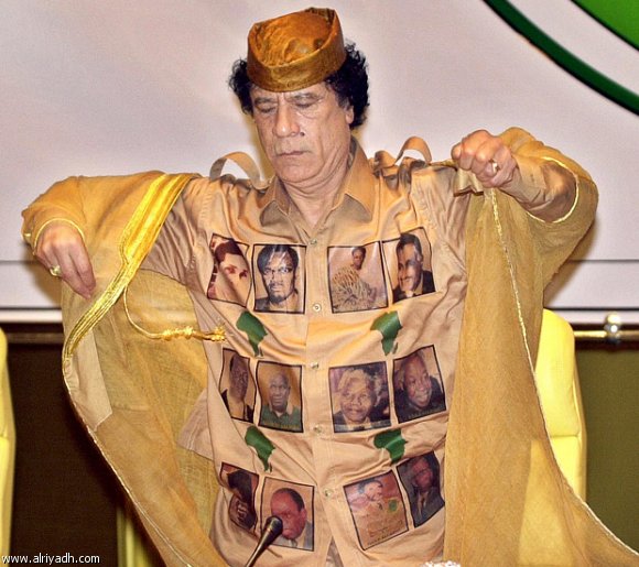 ازياء القذافي المضحكة .. شاهد الصور