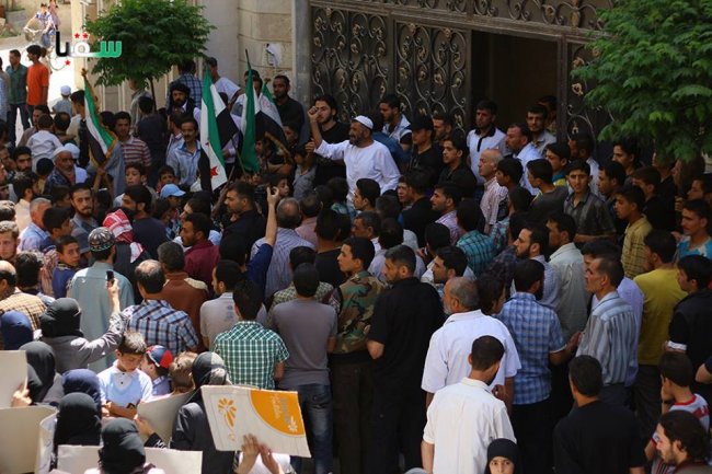 الغوطة تشتعل.. عناصر جيش الاسلام يطلقون النار على مظاهرة تندد بزهران علوش