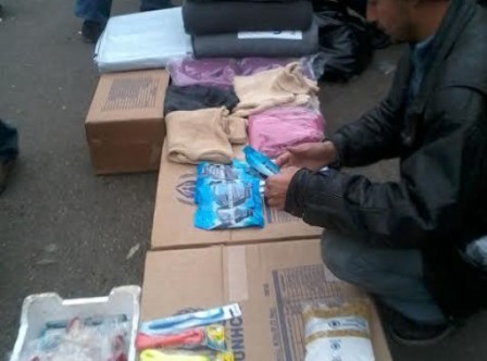 المساعدات "الغير مخصصة للبيع".. تحولت "للبيع" على الأرصفة السورية