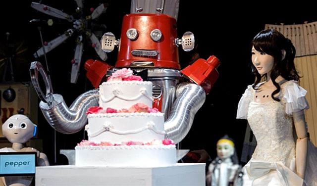 في اليابان.. أول حفل زفاف لبشر "آليين" في العالم