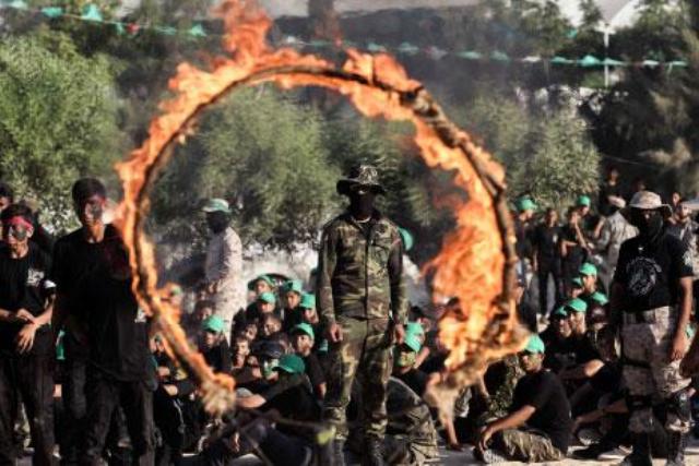 «حماس» تعيد الدفة إلى طهران... ودمشق