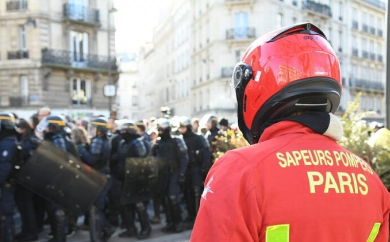 اعتقالات واشتباكات بين الشرطة و"السترات الصفراء" في باريس